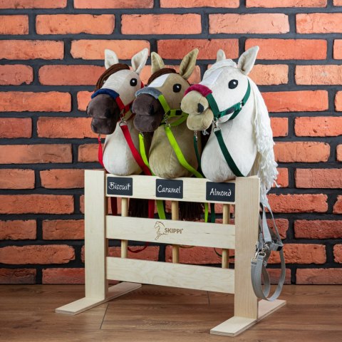 Konik na kiju z kantarem - Hobby Horse Skippi - Almond - A3 - prezent